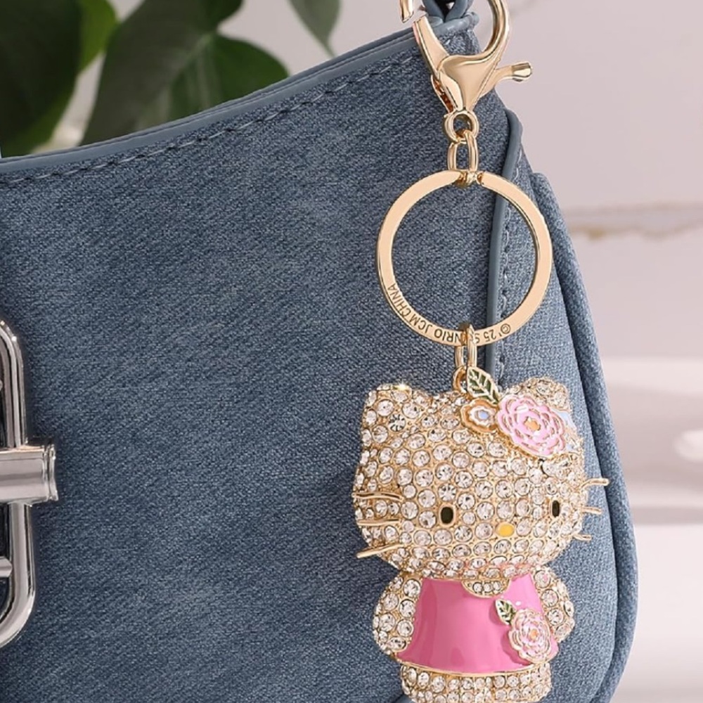 Hello Kitty Crystal Keychain - Picture 5 of 5